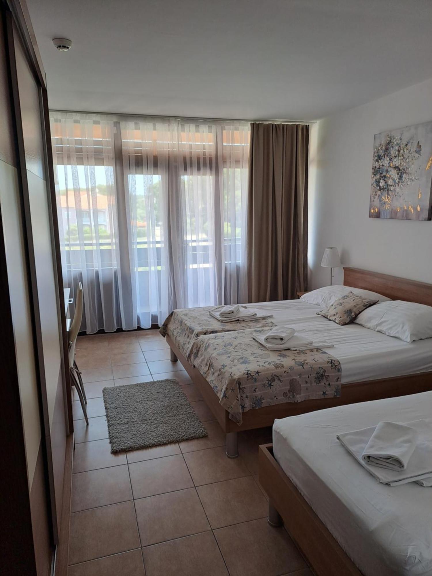 Hotel Albamaris Биоград-на-Мору Экстерьер фото